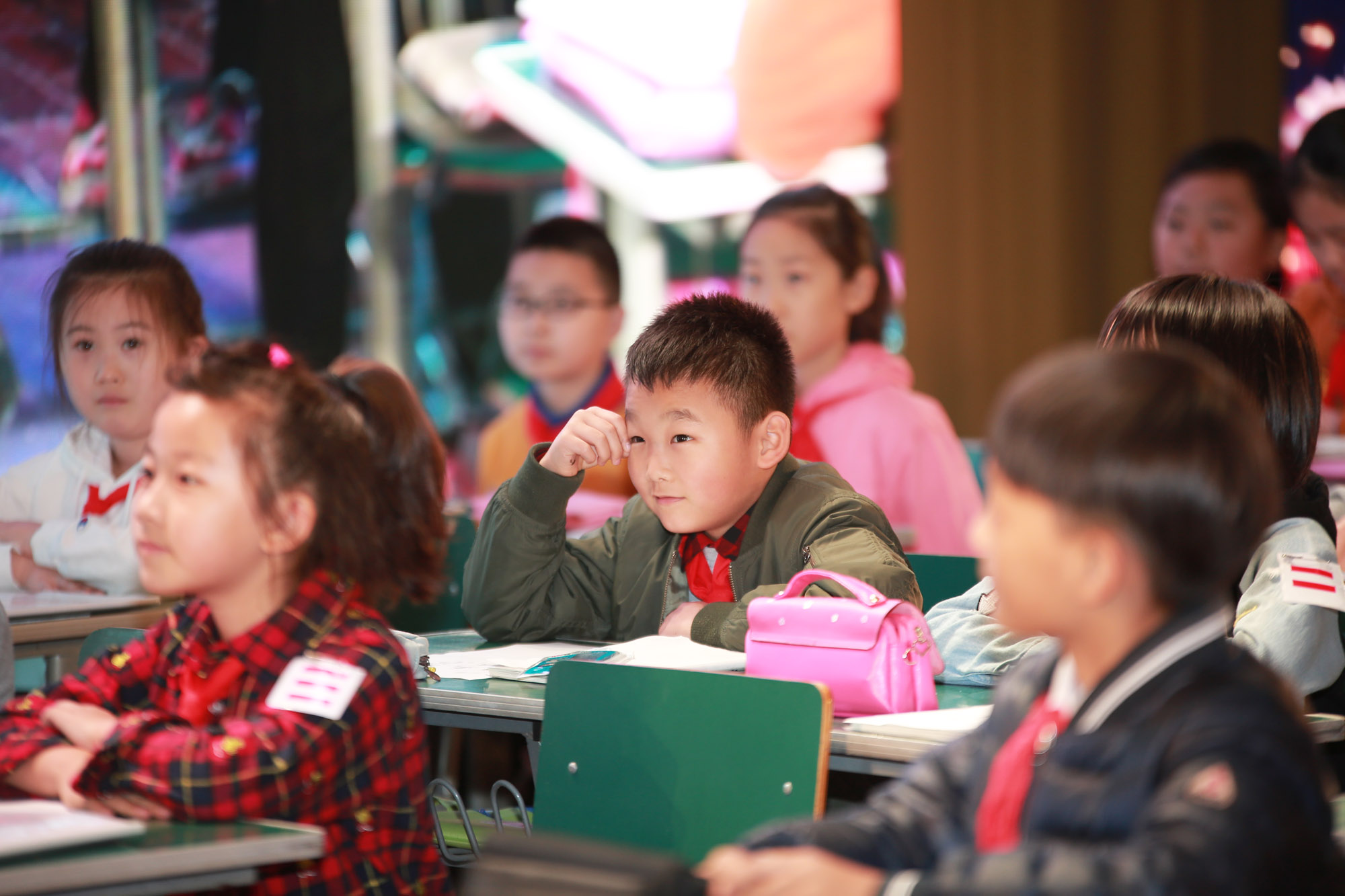 借助现代技术平台扩大研究室成果影响力，让全国的教师都能学习到这种教学方式，从而提升他们的教学质量，提高学生的学习兴趣和学习能。