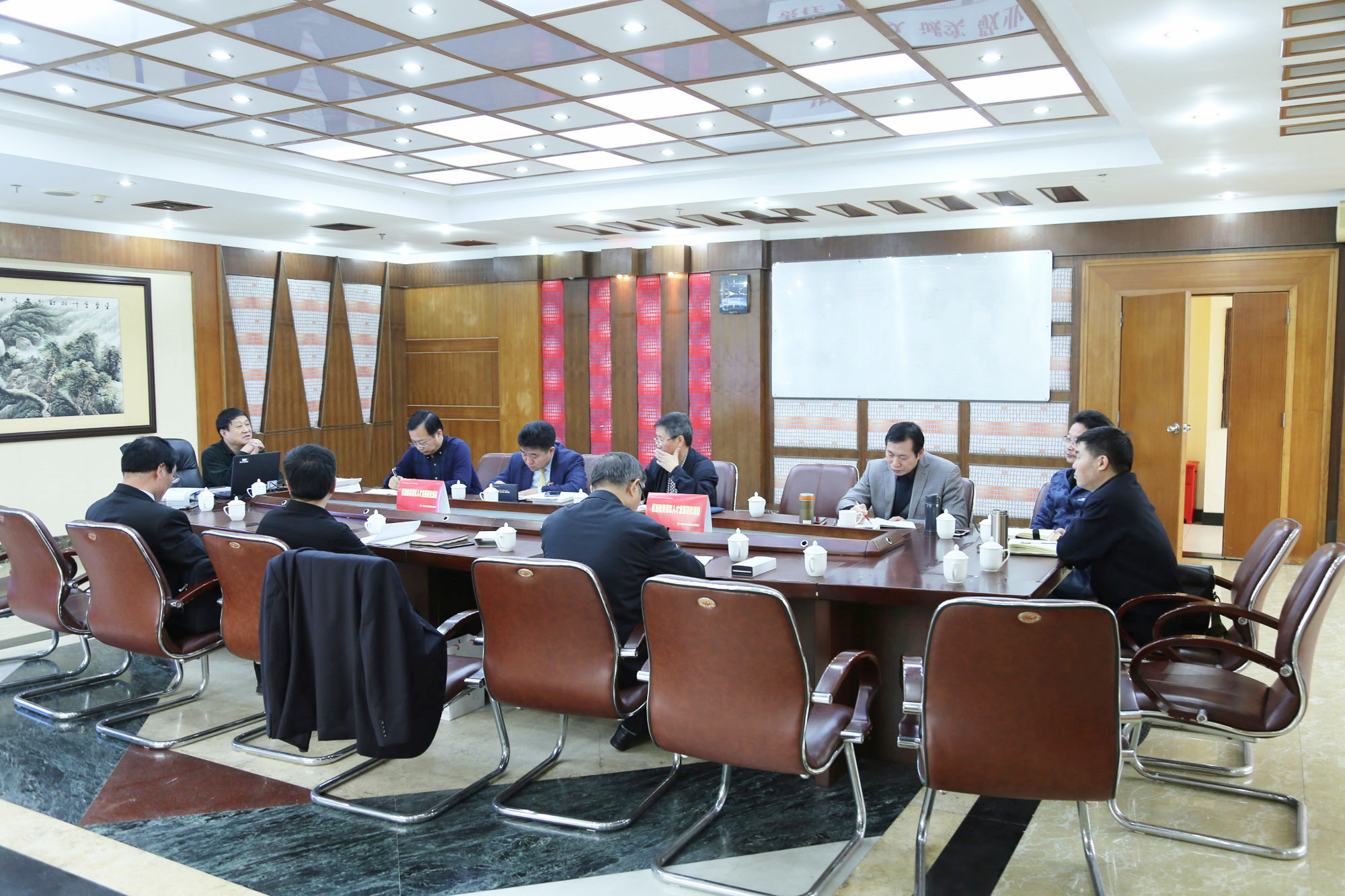 论坛期间，例会的理事会领导还召开了“基于名师工作室的区域教育领军人才成长”课题研讨会。