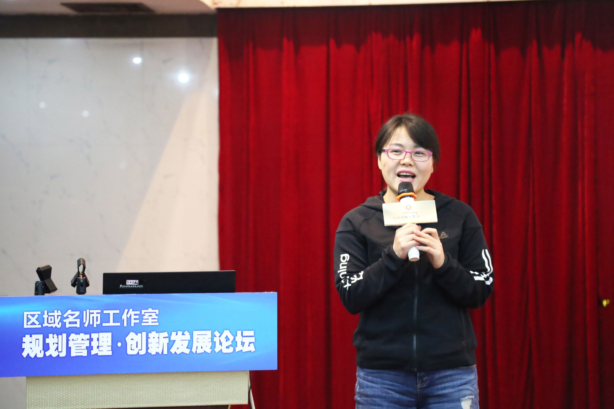 河北民族师范学院代表着重介绍了河北省级名师培训与研修的理念和做法。