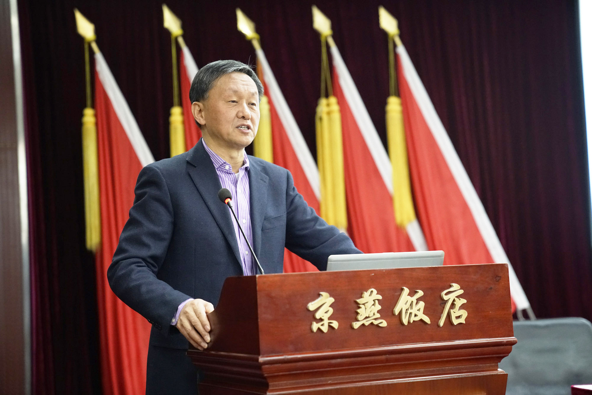 全国名师工作室联盟顾问，北京教育科学研究院副院长张铁道在会上作《让我们体验研修的快乐》，现场指导、现场示范、所有学员亲身体会，赢得学员一片好评。