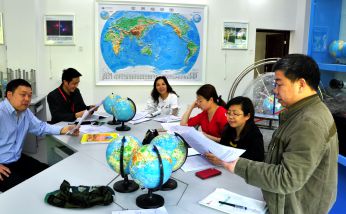 2017年4月13日范永杰地理名师工作室参加成都市高中地理菜单培训暨高新区高中地理实训基地活动