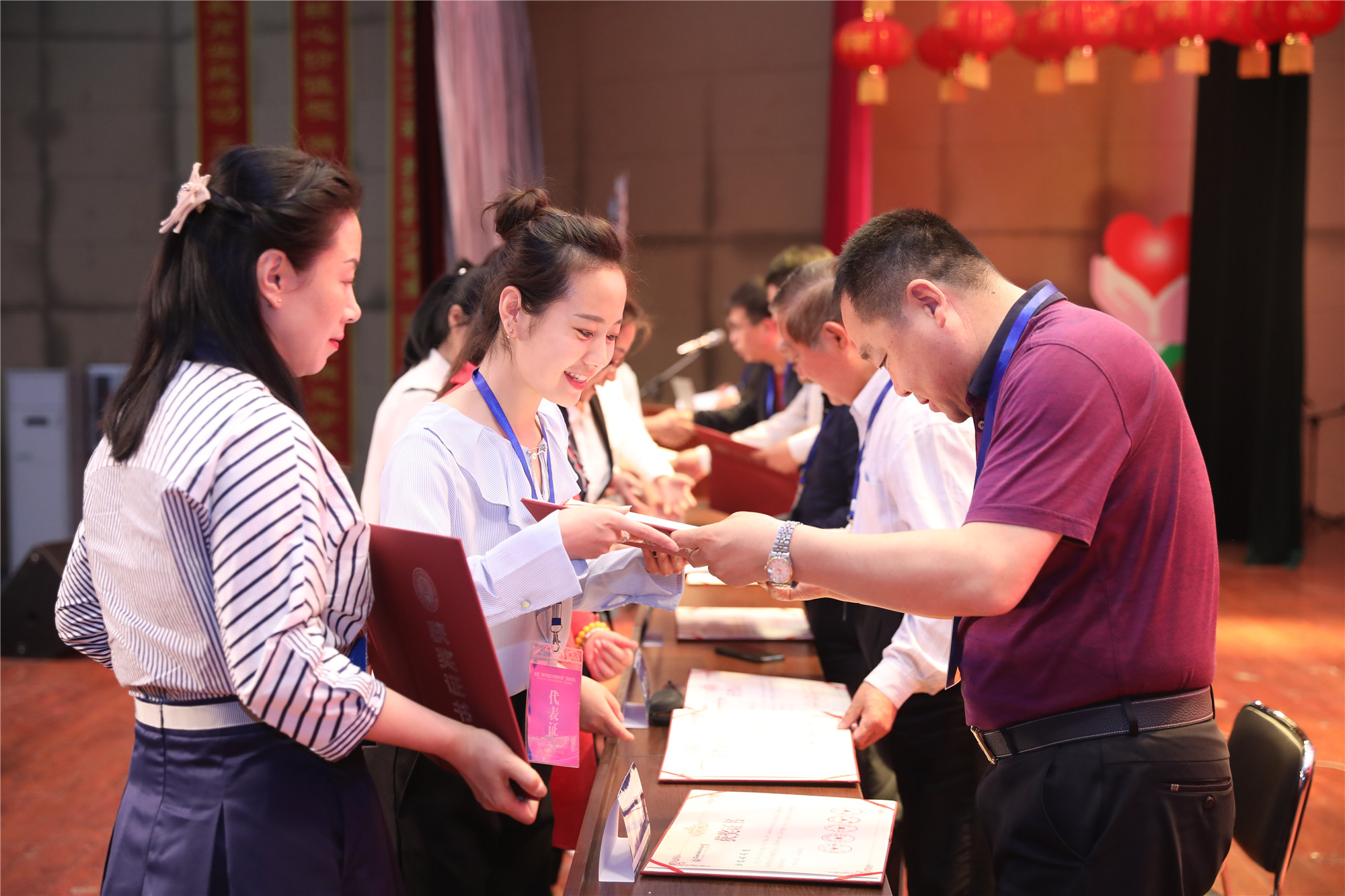 2018年8月，北京中教市培教育研究院与鞍山、海城市教育局达成学科名师、名班主任、名校长工作室发展战略合作协议，通过研究院，充分调动所拥有的优质资源，为鞍山、海城培养教育领军人才，促进教育创新发展。