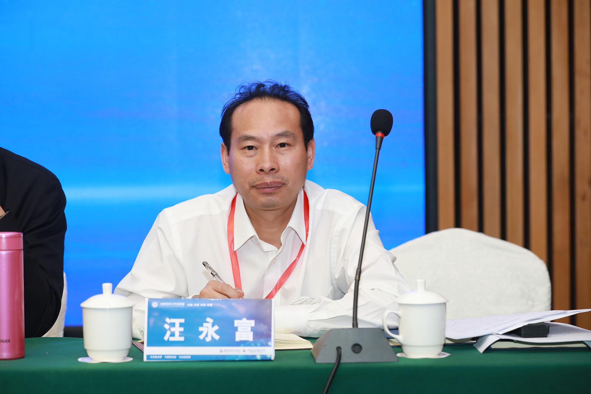 联盟副理事长、湖北省咸宁市教育科学研究院院长-汪永富在理事会上。